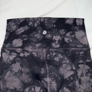 tie dye lululemon wundee unders 28”